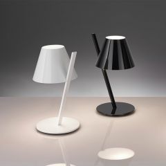 Lampada La Petite lampada da tavolo design Artemide scontata
