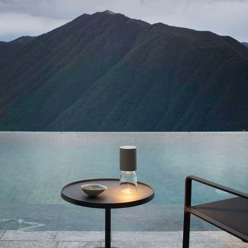 Lampada Nui Mini lampada da tavolo portatile Luceplan